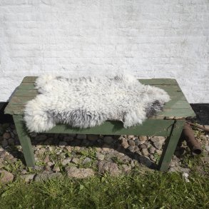 Thy Lam skind, lys gr med mrk bund