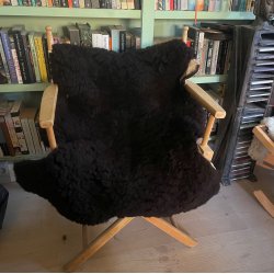 Dejligt mrkebrunt ko-lammeskind fra Thy Lam