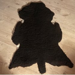 Mrkebrunt ko-lammeskind med hale fra Thy Lam