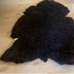 Mrkebrunt ko-lammeskind fra Thy Lam