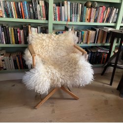 Silkebldt lammeskind med gr plet