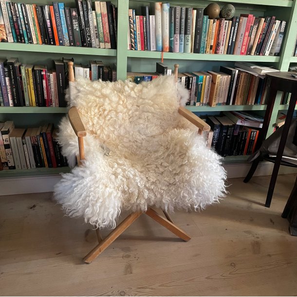 Silkebldt lammeskind med gr plet