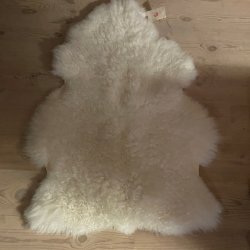 Bldt, silkeblankt lammeskind med fylde