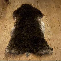 Thy Lam skind, gr  med lille lys hale