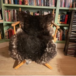 Thy Lam skind, gr  med lille lys hale