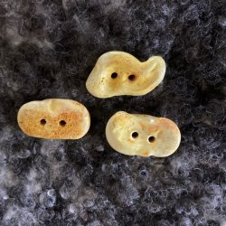 Rustikke lammeknapper 1x2,8cm. gule