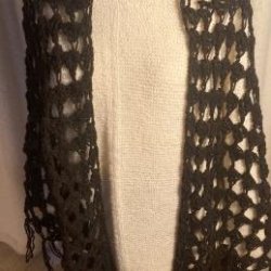 Brunt sjal med frynser