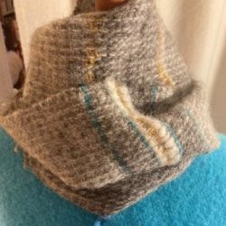 Bldt let halstrklde med strib