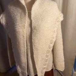 Rhvidt sjal med rullekant