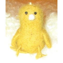 Kylling af filt, ca. 8 cm hj med snor til ophng