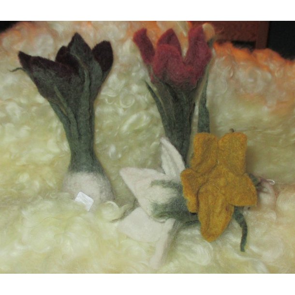 Krokus lavet af filt, ca. 17 cm hj, hvid blomst