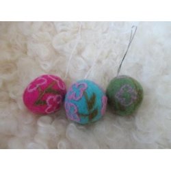 �g, turkis med rosa blomst, ca. 6 cm h�j med oph�ng