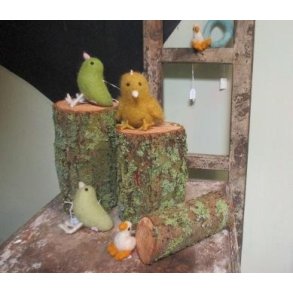 Kylling af filt, ca. 8 cm hj med snor til ophng