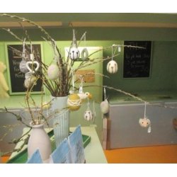 �g, gr� med hvid uldtr�d som dekoration ca. 6 cm h�j, med oph�ng