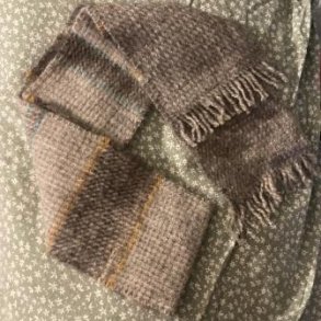 Bldt let halstrklde med strib