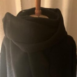 Sort halst�rkl�de