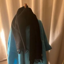 Sort halst�rkl�de